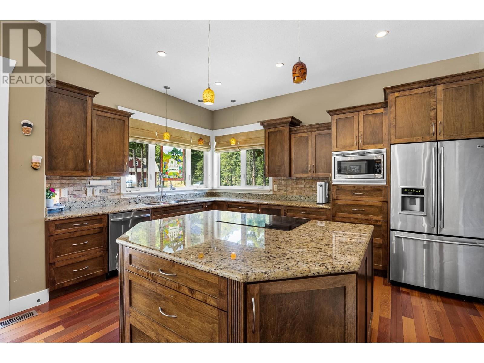 2555 Pratt Road, Kamloops, BC - Indoor Photo Showing Kitchen