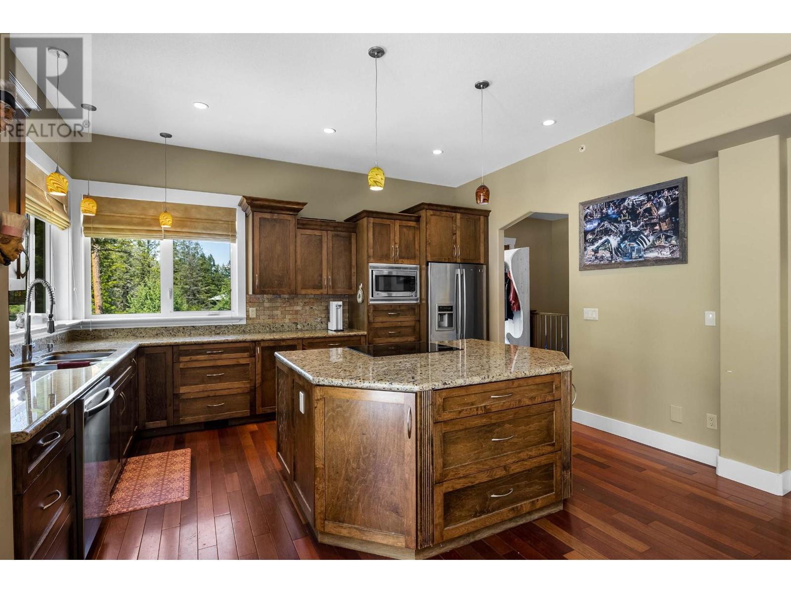 2555 Pratt Road, Kamloops, BC - Indoor Photo Showing Kitchen With Upgraded Kitchen