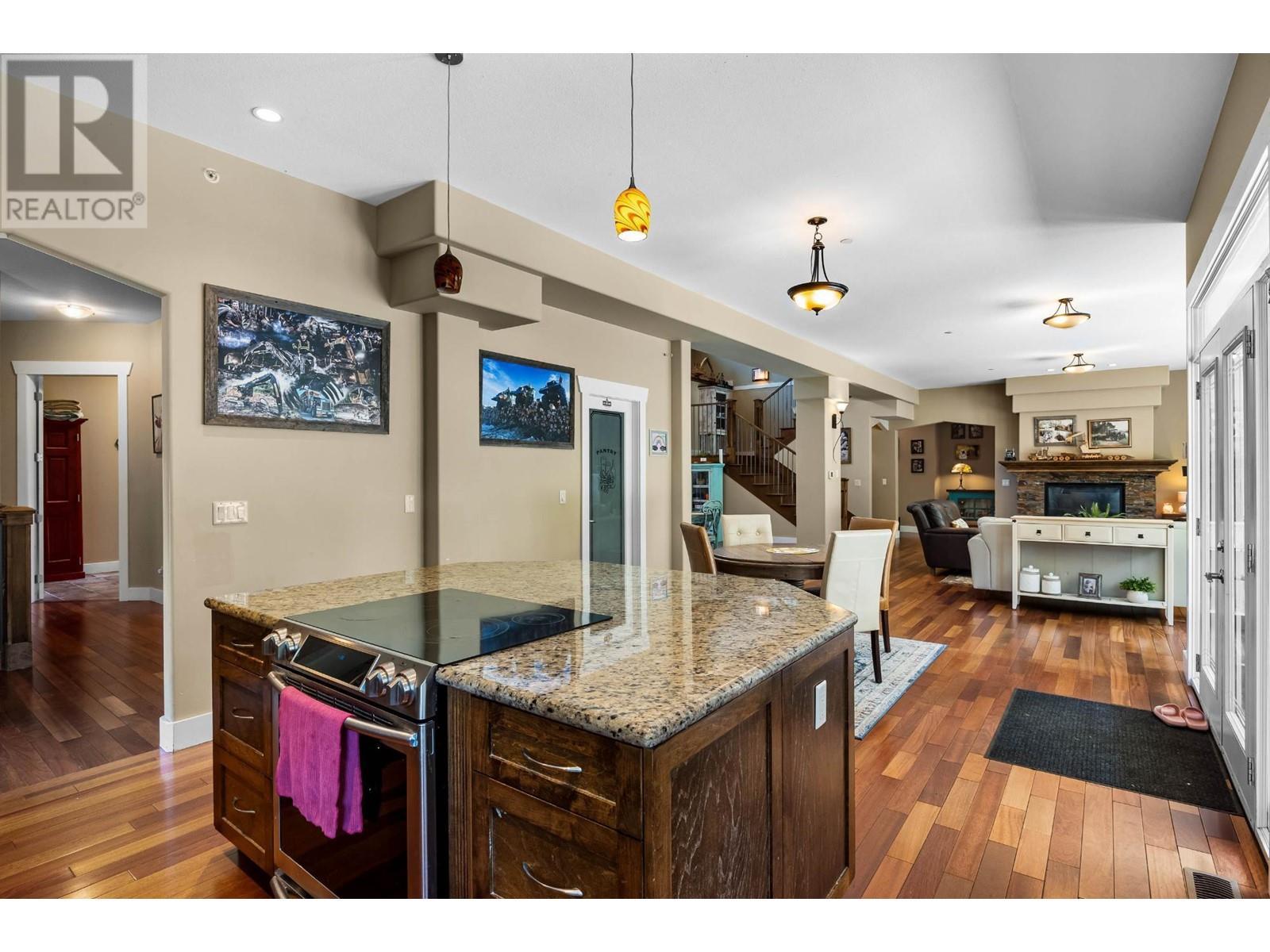 2555 Pratt Road, Kamloops, BC - Indoor Photo Showing Kitchen With Upgraded Kitchen