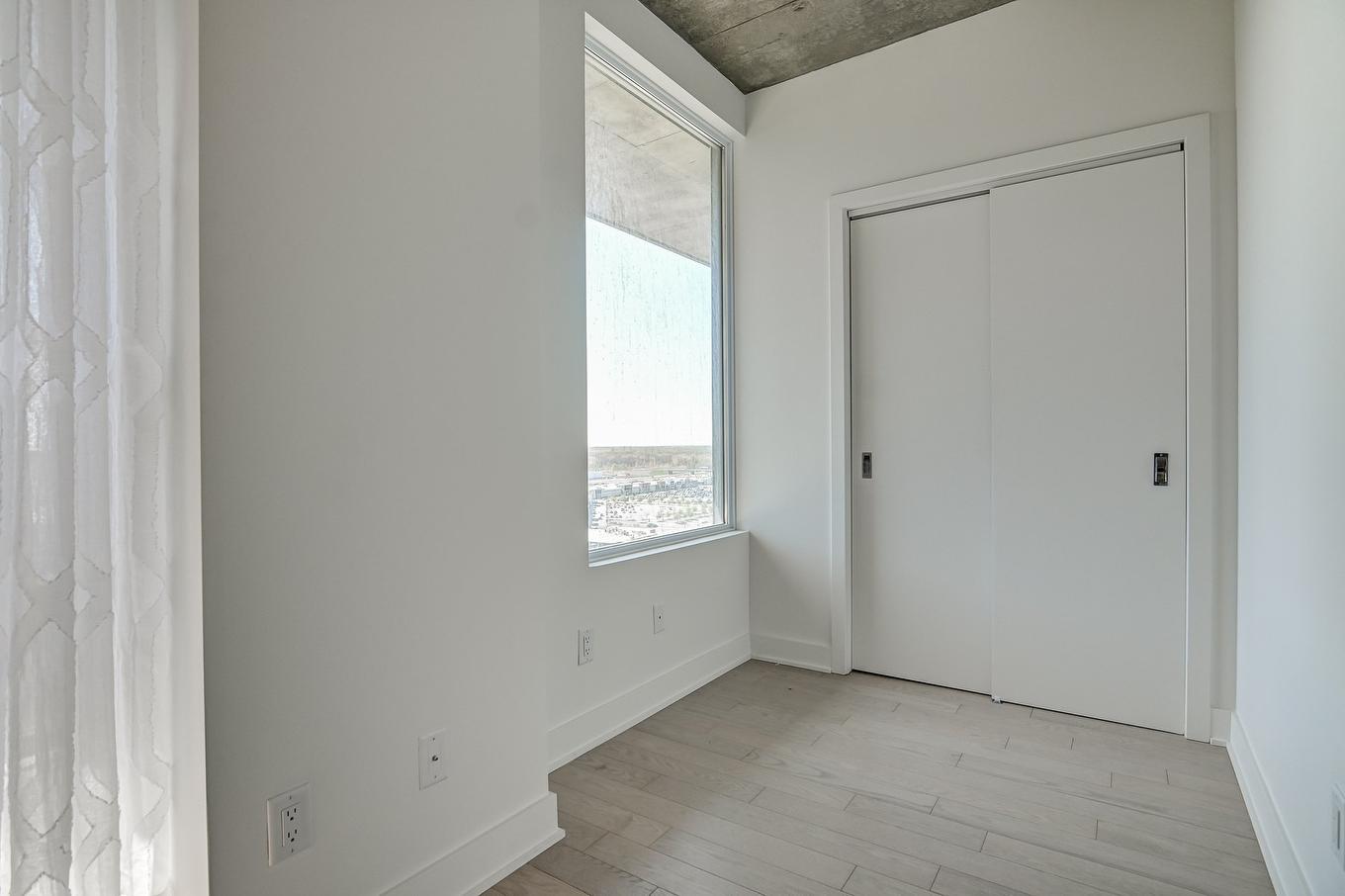 Boudoir - 1503-60 Rue De L'Éclipse, Brossard, QC - Indoor Photo Showing Other Room