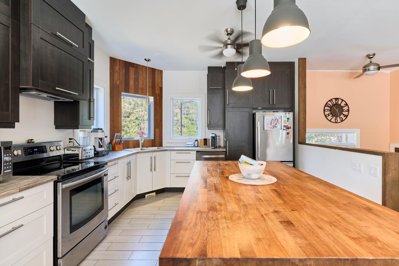 Cuisine - 6 Ch. De L'Aquarelle, Saint-Donat, QC - Indoor Photo Showing Kitchen With Upgraded Kitchen