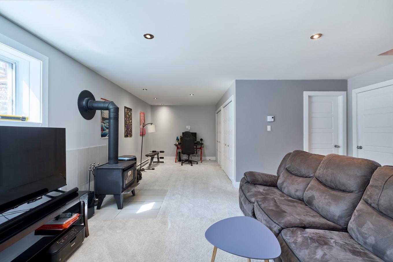 Salle familiale - 6 Ch. De L'Aquarelle, Saint-Donat, QC - Indoor