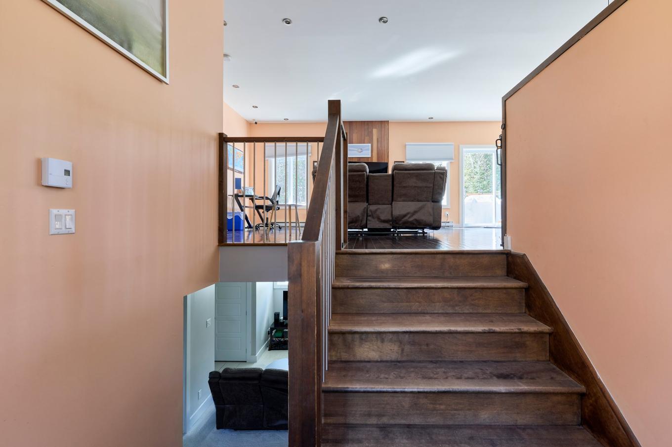 Hall d'entrée/Vestibule - 6 Ch. De L'Aquarelle, Saint-Donat, QC - Indoor Photo Showing Other Room