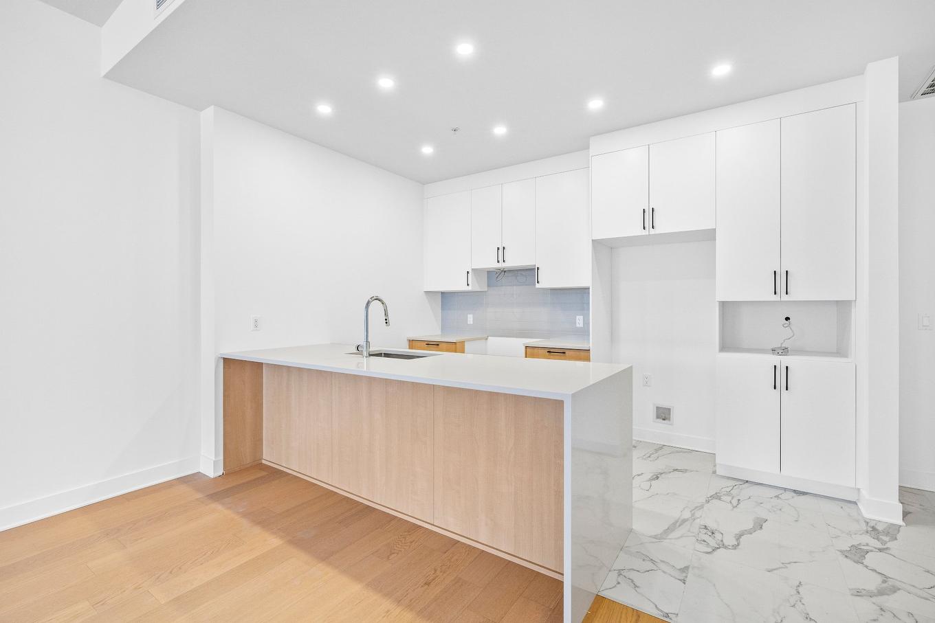 Kitchen - 803-244 Boul. Hymus, Pointe-Claire, QC - Indoor Photo Showing Kitchen