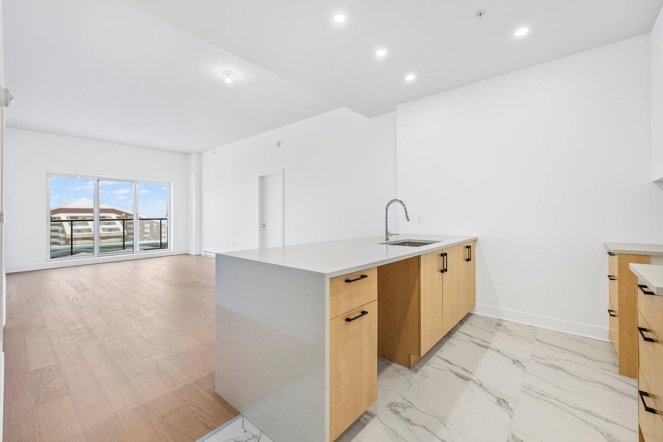 Kitchen - 803-244 Boul. Hymus, Pointe-Claire, QC - Indoor