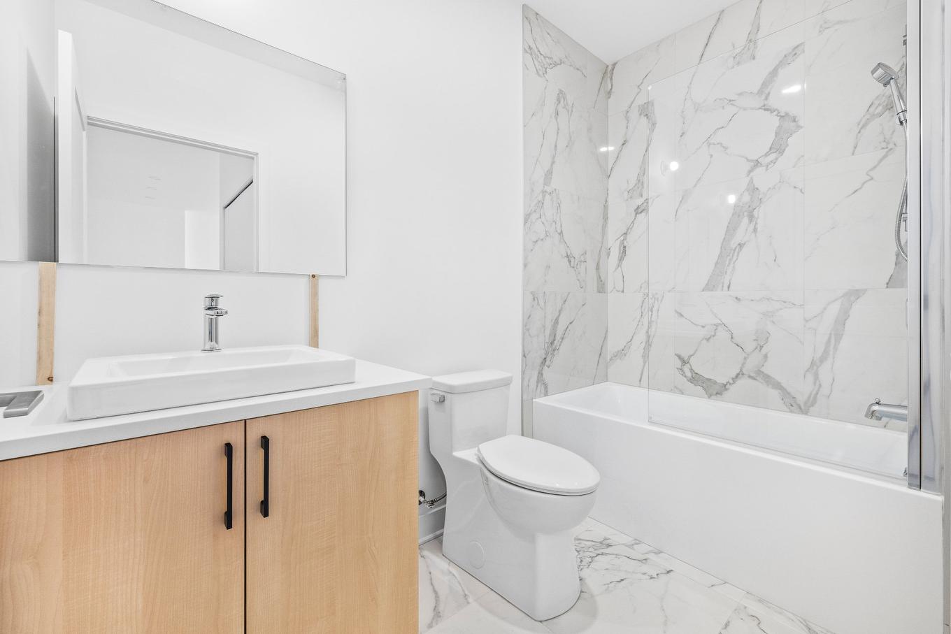 Bathroom - 803-244 Boul. Hymus, Pointe-Claire, QC - Indoor Photo Showing Bathroom