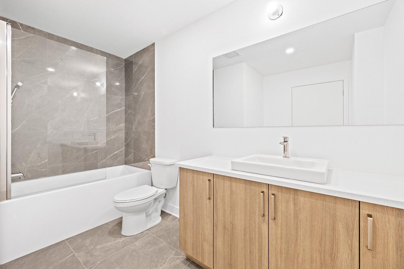 Ensuite bathroom - 201-244 Boul. Hymus, Pointe-Claire, QC - Indoor Photo Showing Bathroom