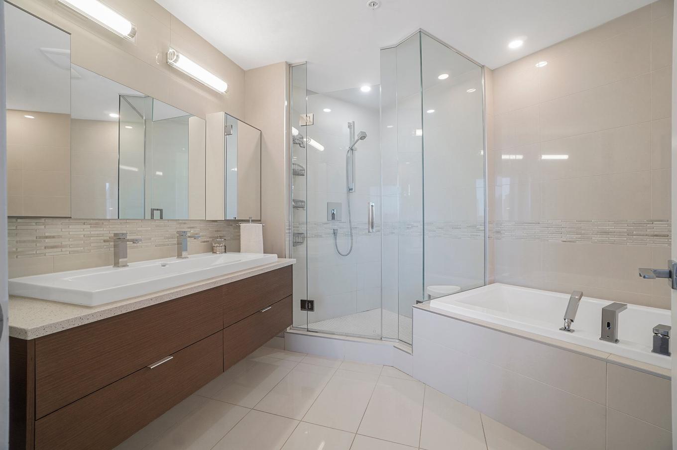 Salle de bains attenante à la CCP - 206-100 Rue André-Prévost, Montréal (Verdun/Île-Des-Soeurs), QC - Indoor Photo Showing Bathroom