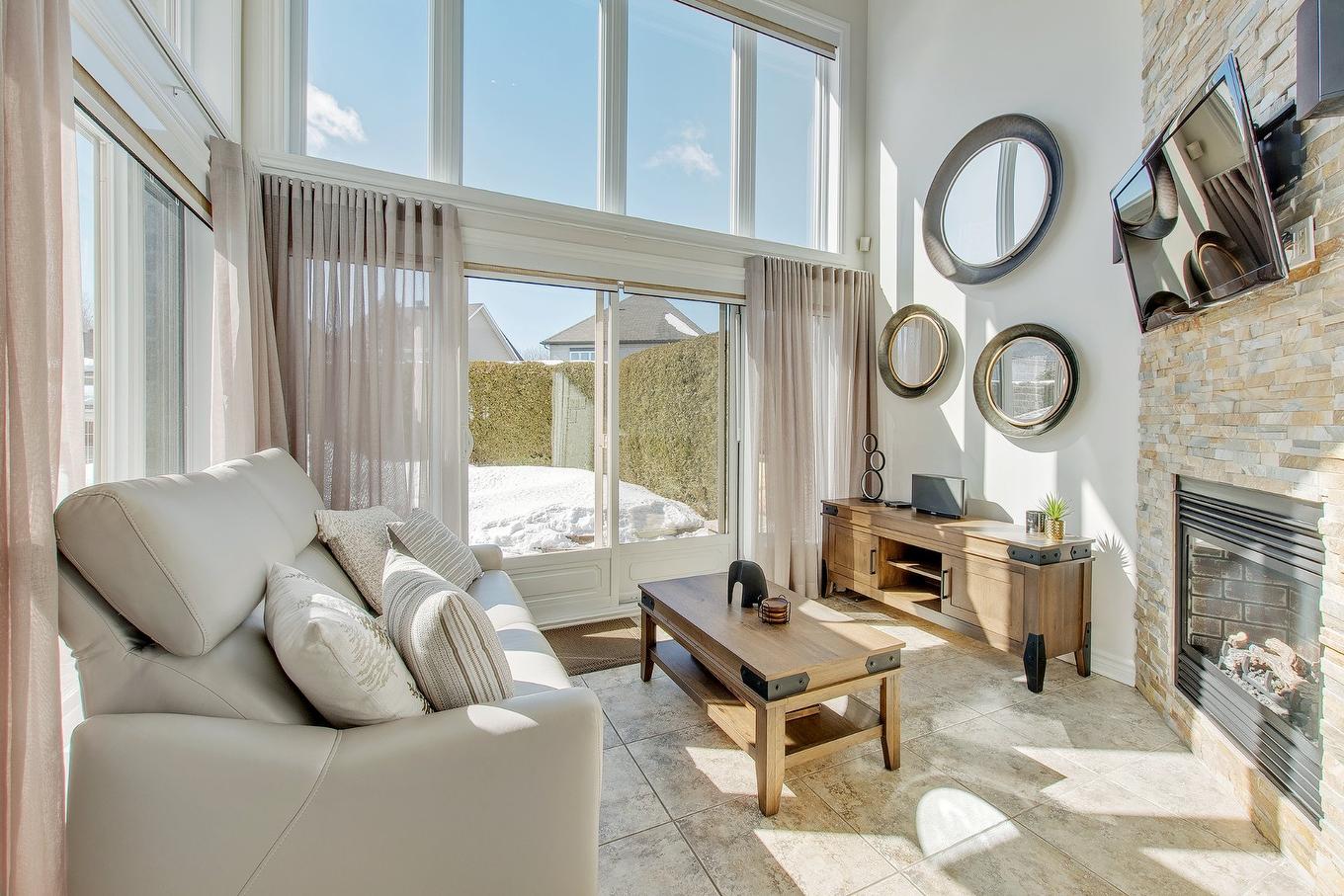 Solarium/Verrière - 270 - 280 Place De Rochefort, Mascouche, QC - Indoor Photo Showing Living Room With Fireplace