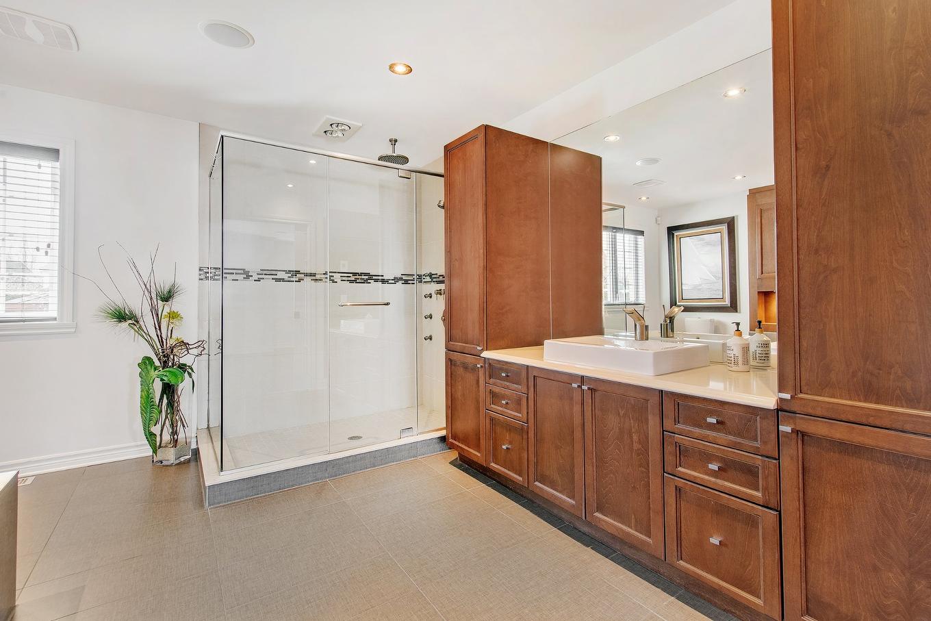 Salle de bains attenante à la CCP - 270 - 280 Place De Rochefort, Mascouche, QC - Indoor Photo Showing Bathroom