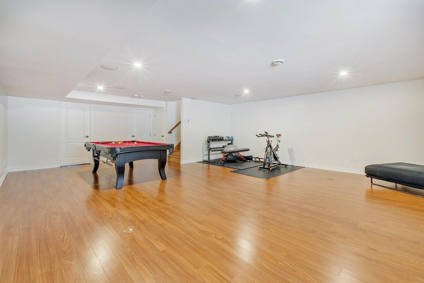 Salle familiale - 270 - 280 Place De Rochefort, Mascouche, QC - Indoor