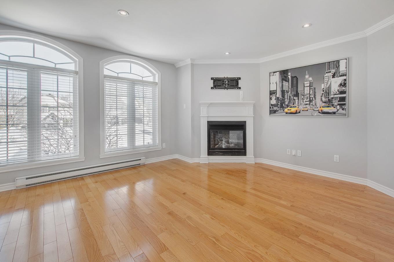 Salon - 270 - 280 Place De Rochefort, Mascouche, QC - Indoor Photo Showing Living Room With Fireplace