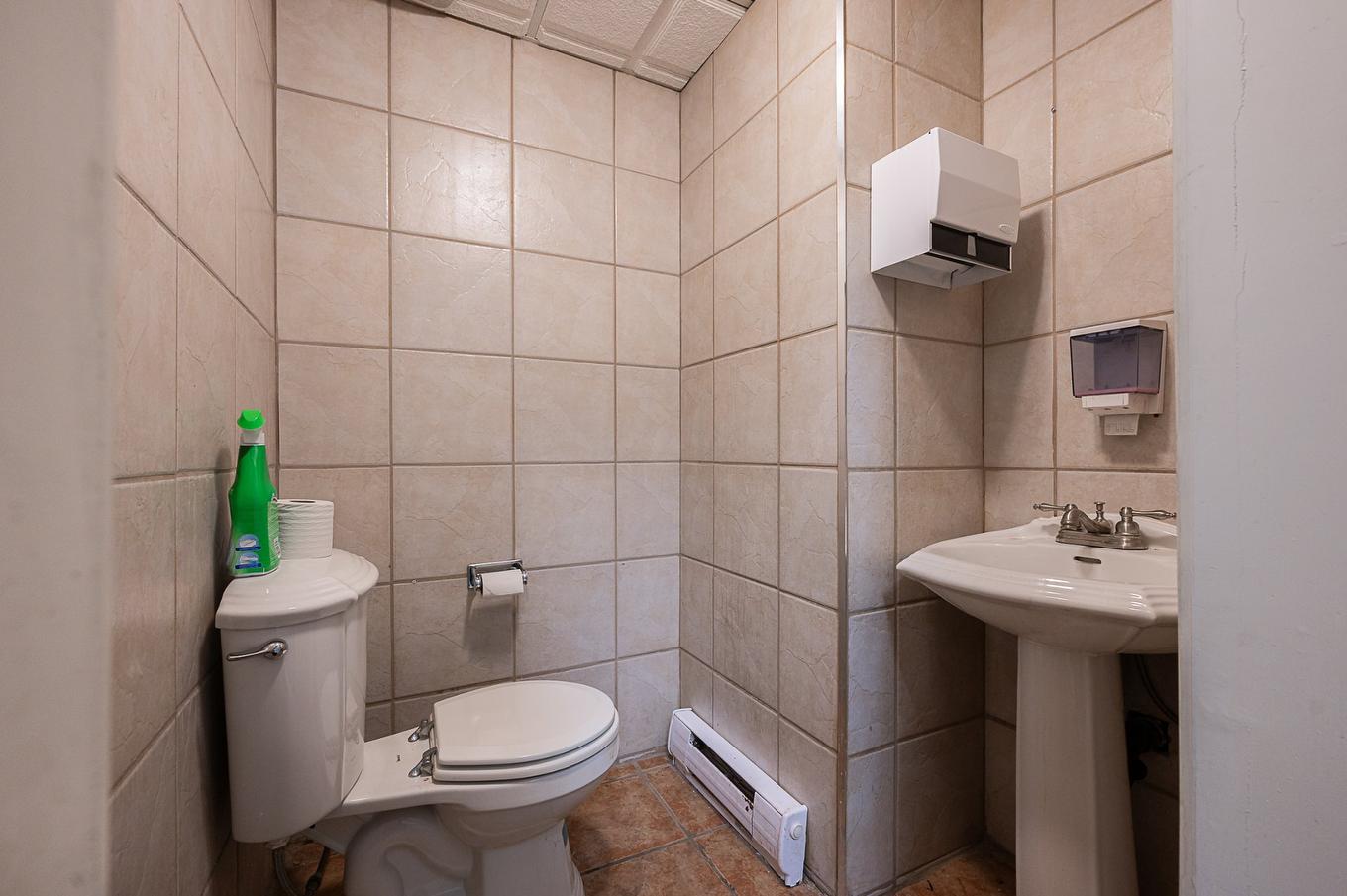 Bathroom - 10025 Av. De London, Montréal (Montréal-Nord), QC