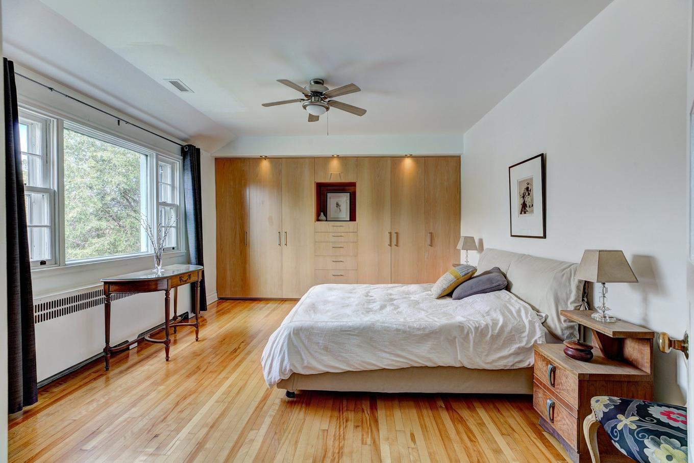Chambre à coucher principale - 30 Ch. Strathcona, Mont-Royal, QC - Indoor Photo Showing Bedroom