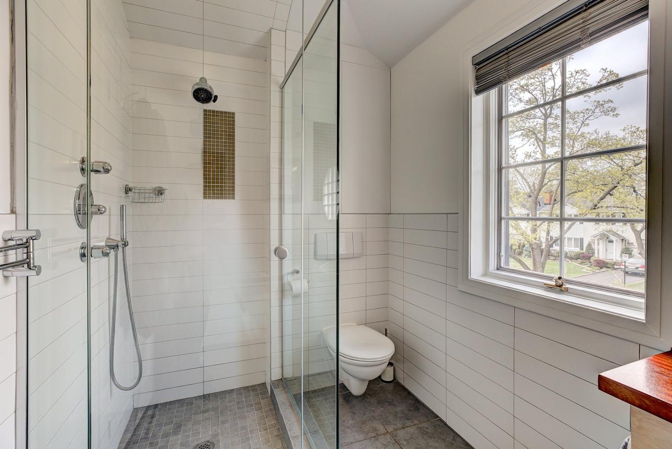 Salle de bains - 30 Ch. Strathcona, Mont-Royal, QC - Indoor Photo Showing Bathroom