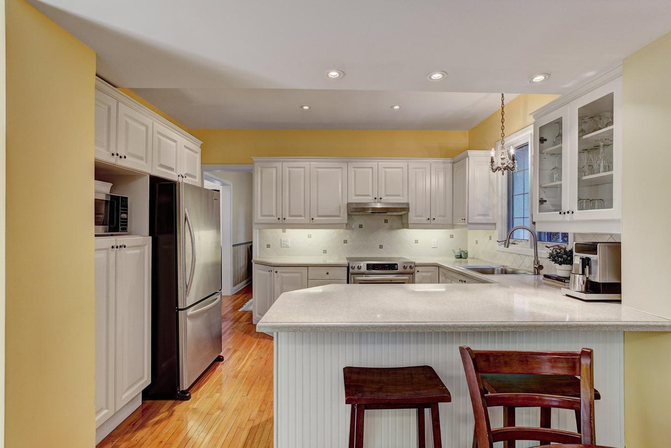 Kitchen - 212 Av. Kindersley, Mont-Royal, QC - Indoor Photo Showing Kitchen