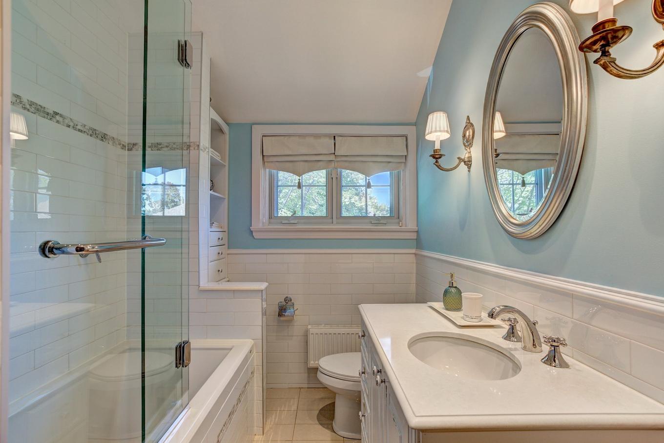 Bathroom - 212 Av. Kindersley, Mont-Royal, QC - Indoor Photo Showing Bathroom