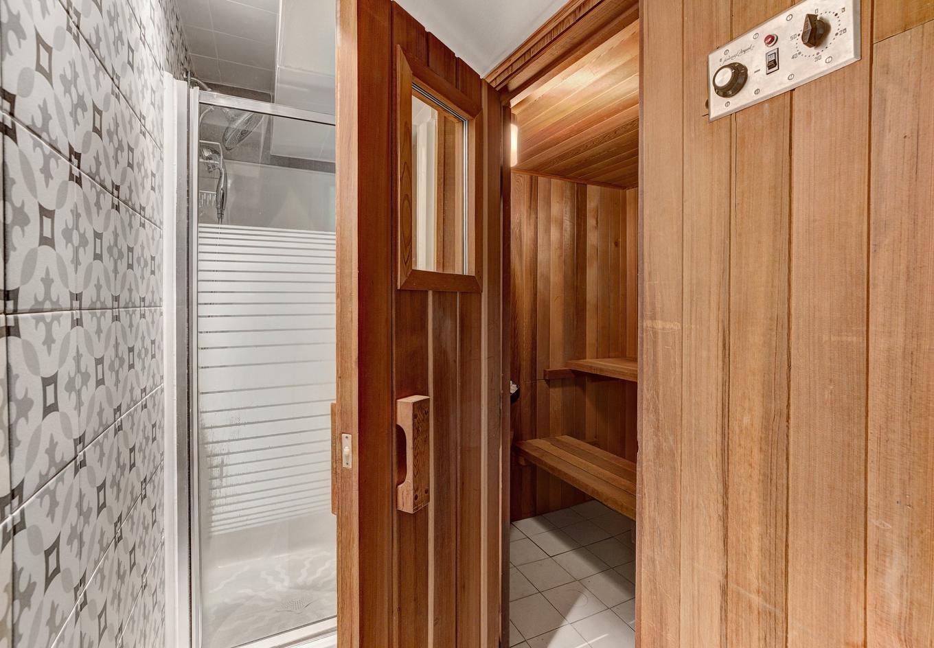 Sauna - 212 Av. Kindersley, Mont-Royal, QC - Indoor