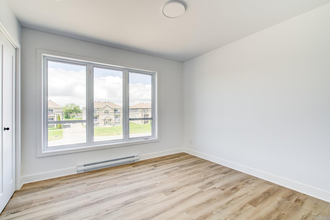 Overall view - 1-3930 Boul. Hébert, Salaberry-De-Valleyfield, QC - Indoor Photo Showing Other Room