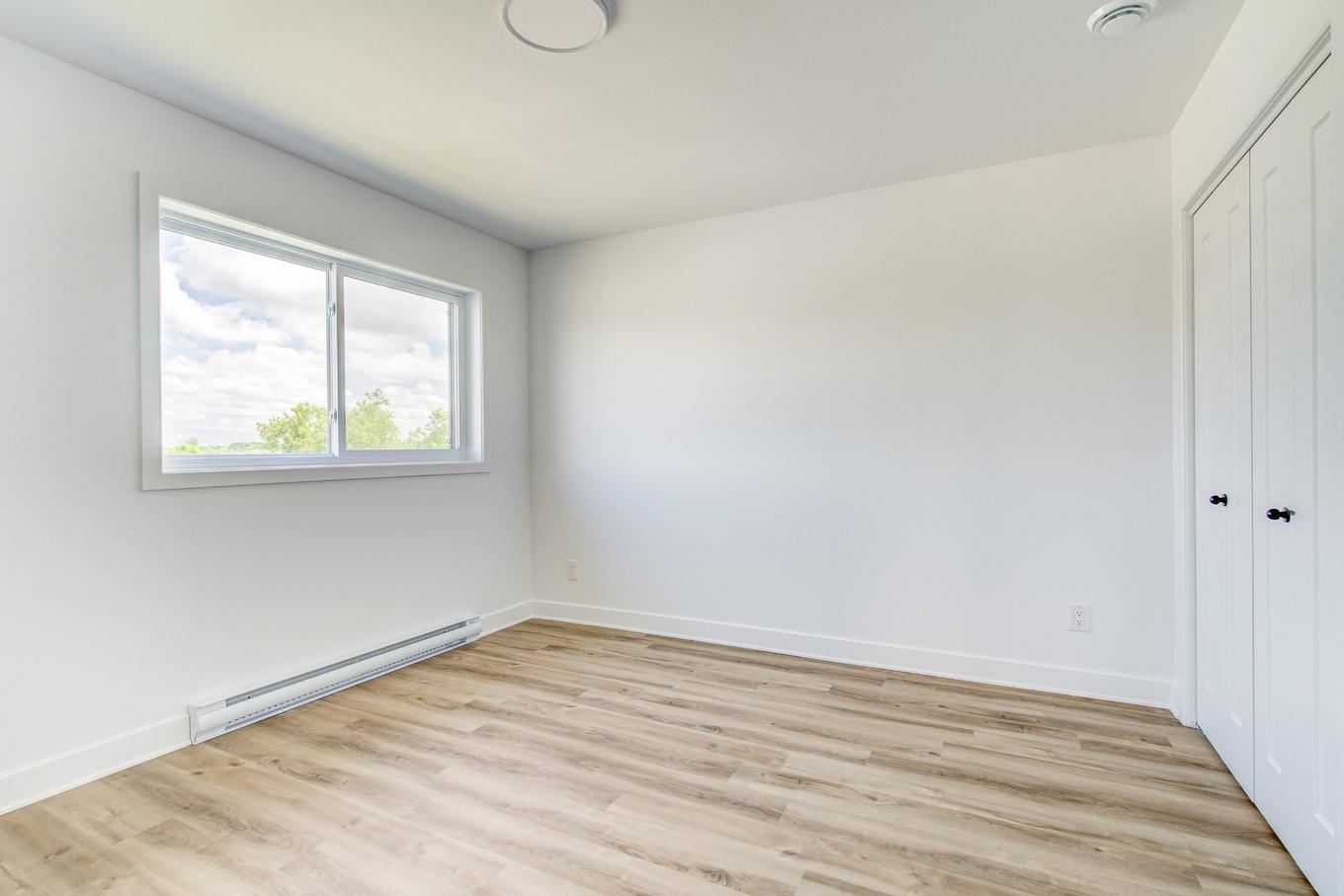 Overall view - 1-3930 Boul. Hébert, Salaberry-De-Valleyfield, QC - Indoor Photo Showing Other Room