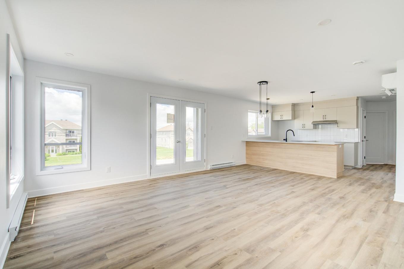 Overall view - 1-3930 Boul. Hébert, Salaberry-De-Valleyfield, QC - Indoor Photo Showing Kitchen