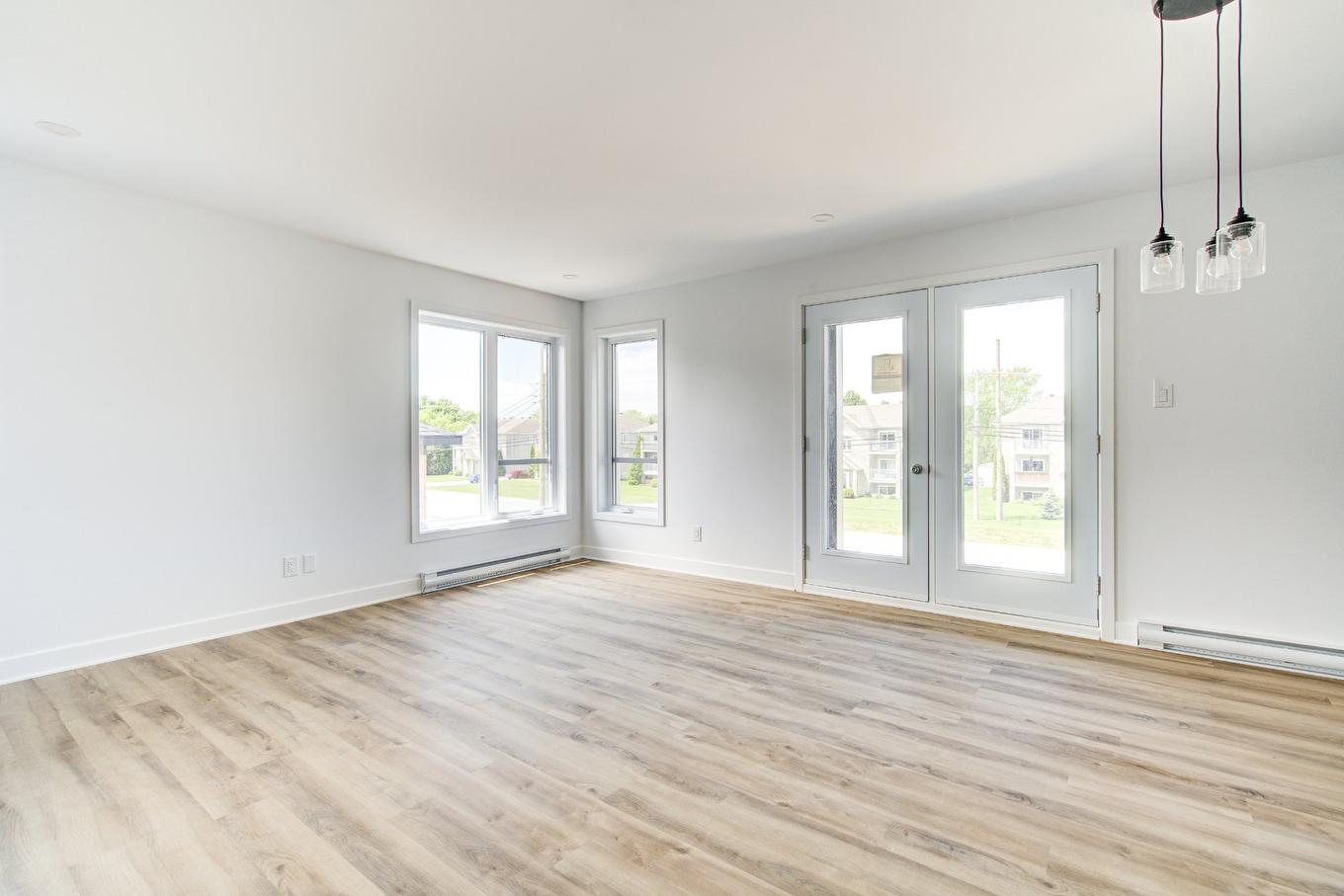 Overall view - 1-3930 Boul. Hébert, Salaberry-De-Valleyfield, QC - Indoor Photo Showing Other Room