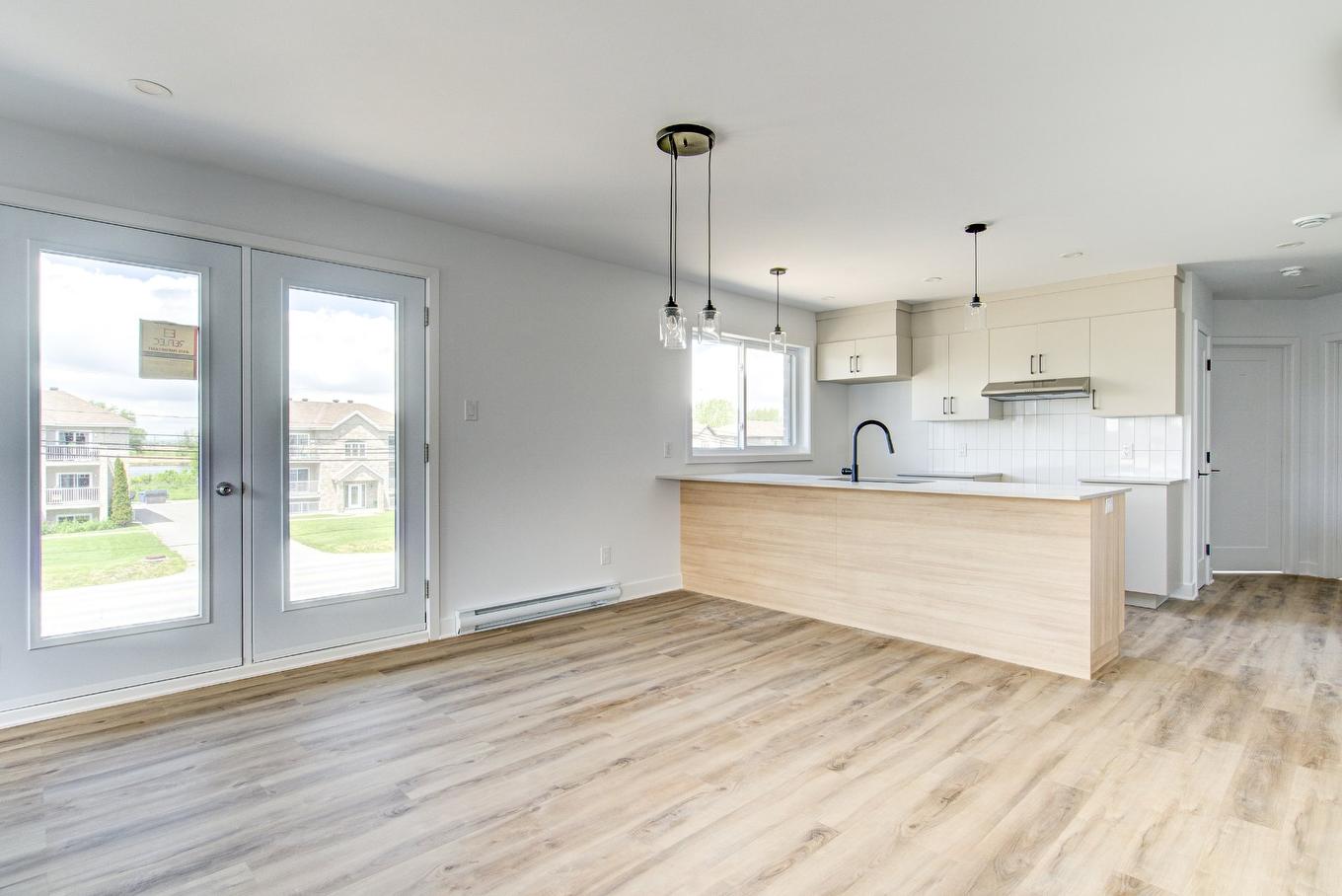 Overall view - 1-3930 Boul. Hébert, Salaberry-De-Valleyfield, QC - Indoor Photo Showing Kitchen