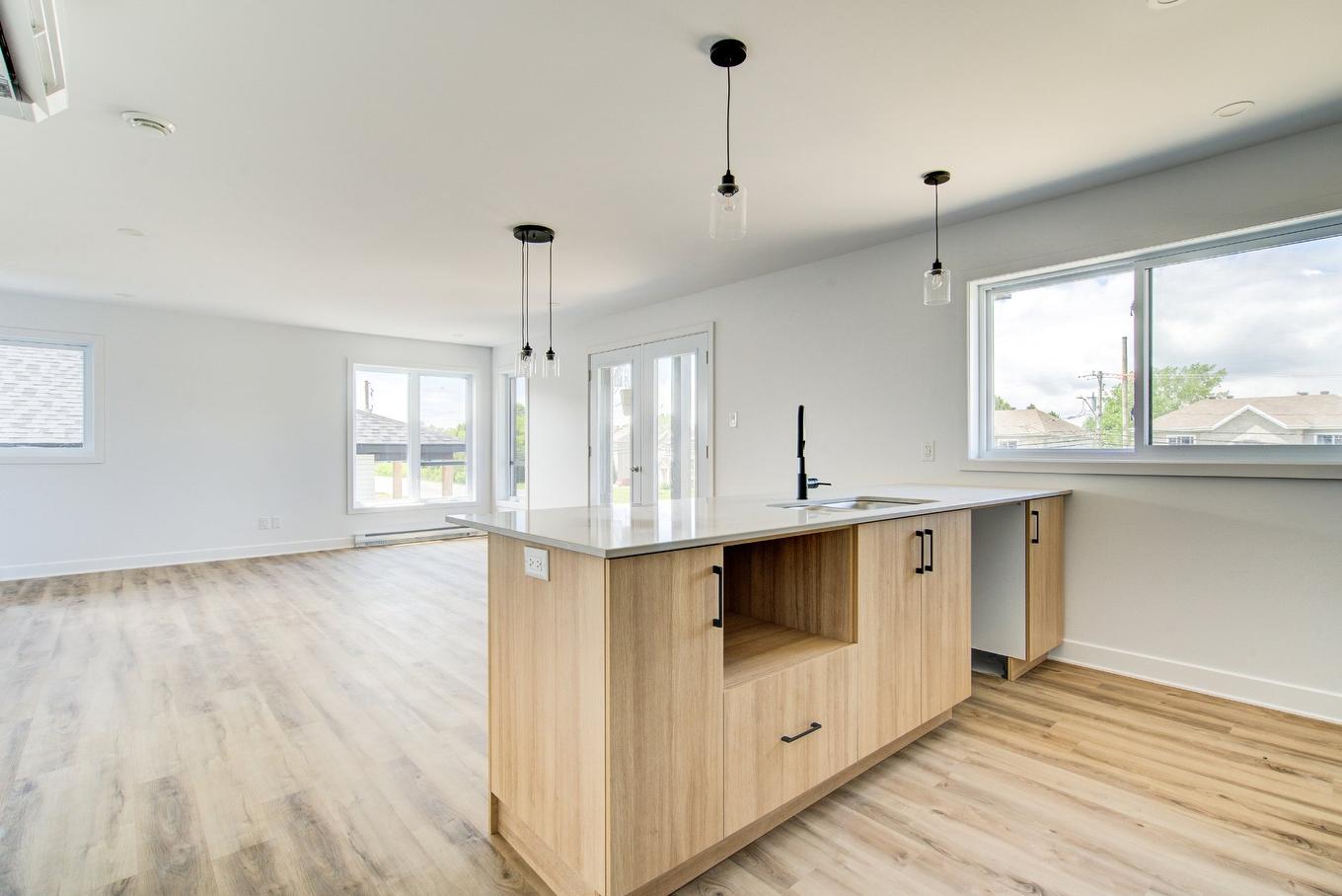 Overall view - 1-3930 Boul. Hébert, Salaberry-De-Valleyfield, QC - Indoor Photo Showing Kitchen