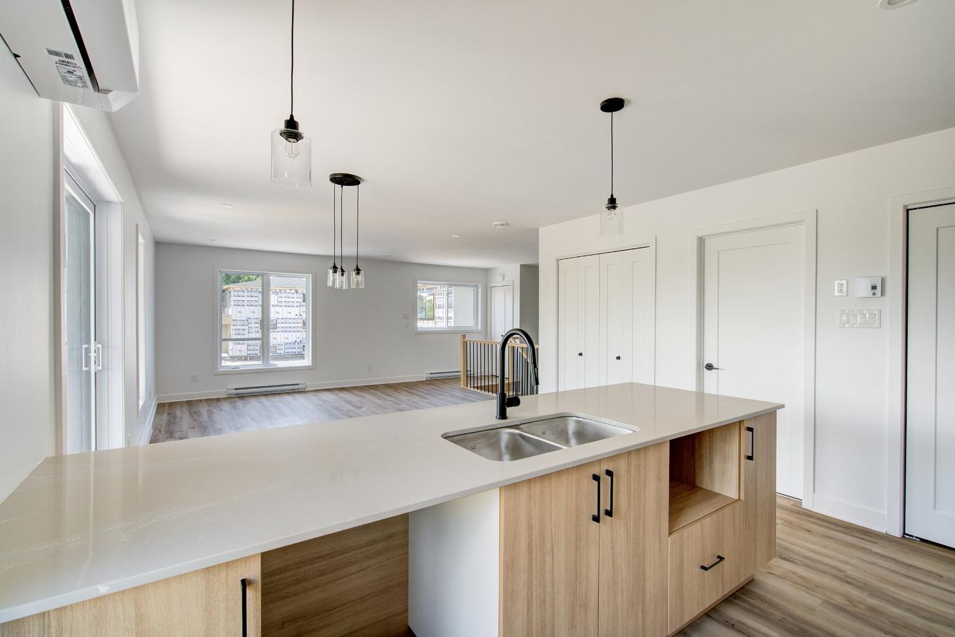 Vue d'ensemble - 3-3930 Boul. Hébert, Salaberry-De-Valleyfield, QC - Indoor Photo Showing Kitchen With Double Sink