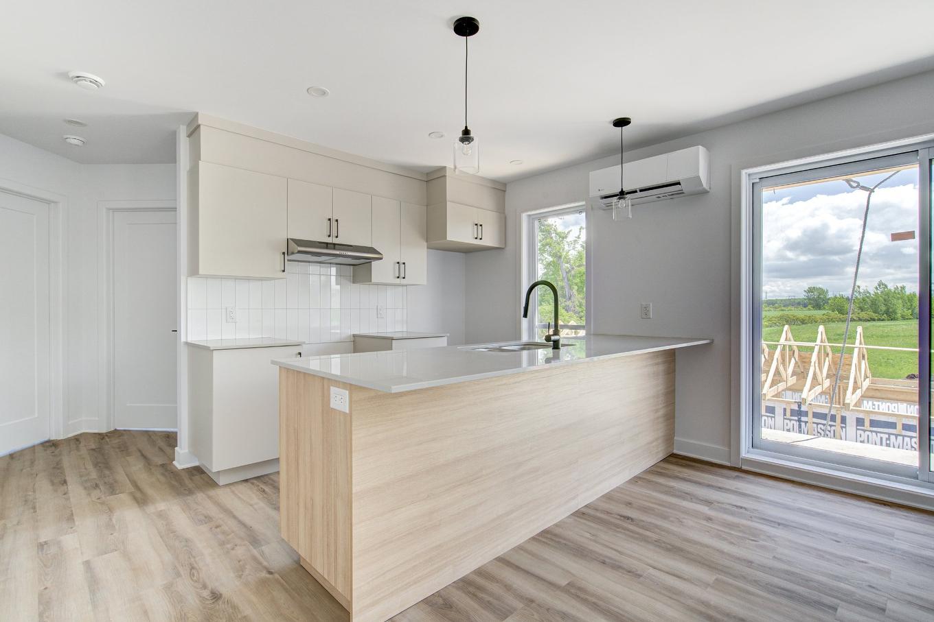 Vue d'ensemble - 3-3930 Boul. Hébert, Salaberry-De-Valleyfield, QC - Indoor Photo Showing Kitchen With Upgraded Kitchen