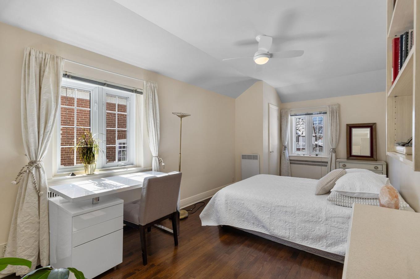 Chambre à coucher - 5044 Av. Ponsard, Montréal (Côte-Des-Neiges/Notre-Dame-De-Grâce), QC - Indoor Photo Showing Bedroom