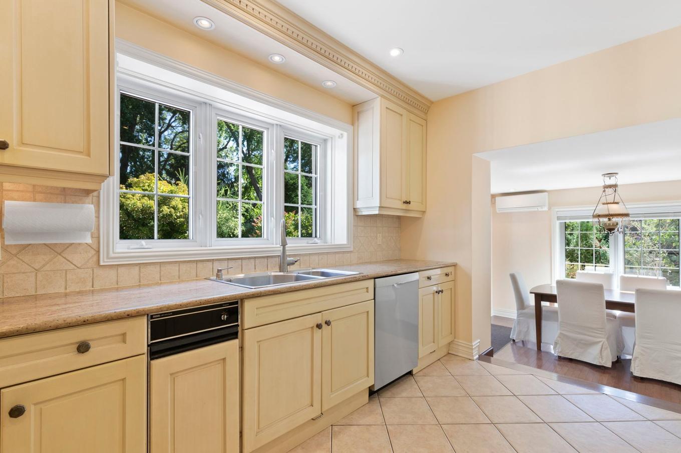 Cuisine - 5044 Av. Ponsard, Montréal (Côte-Des-Neiges/Notre-Dame-De-Grâce), QC - Indoor Photo Showing Kitchen With Double Sink