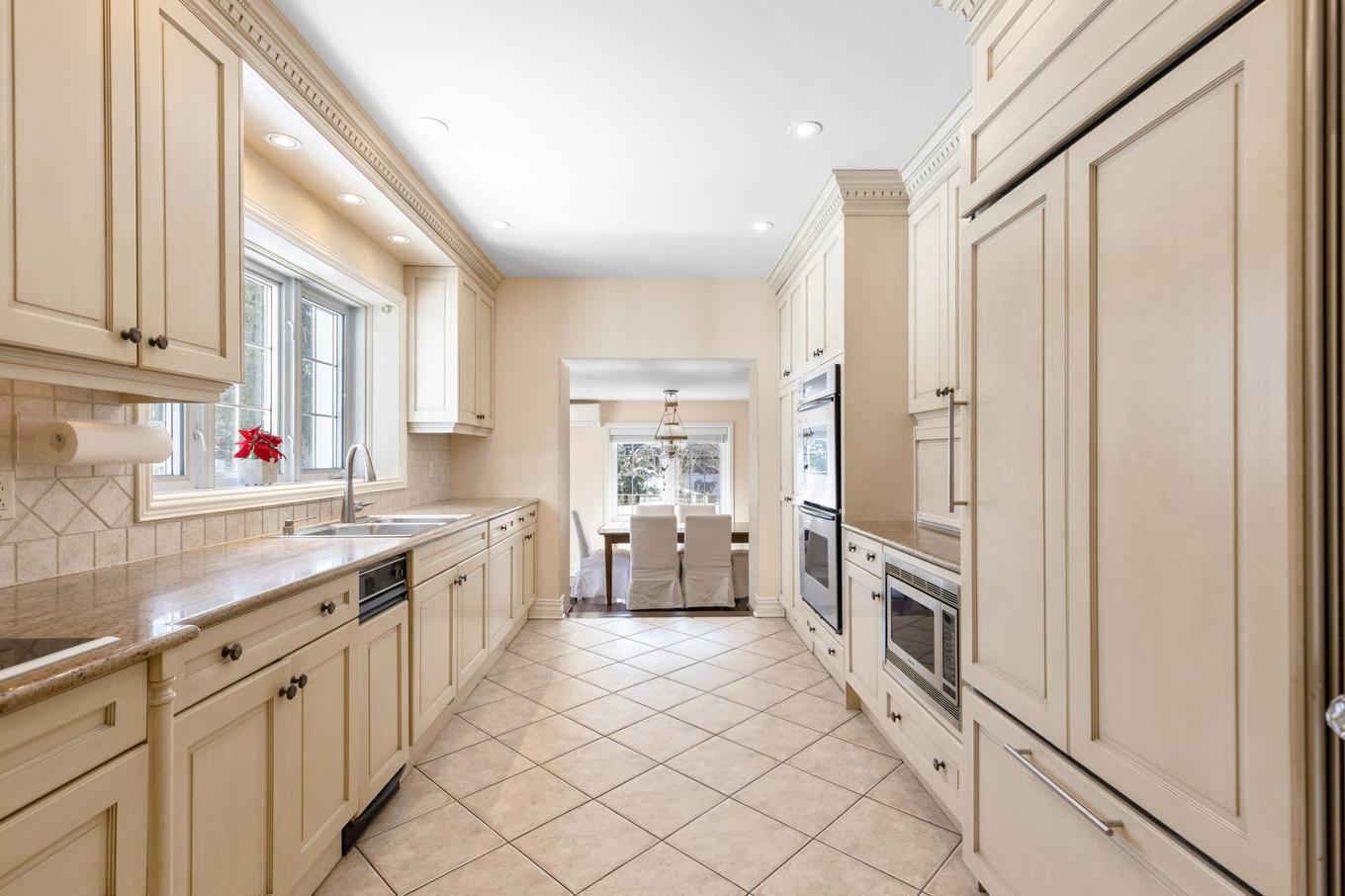 Cuisine - 5044 Av. Ponsard, Montréal (Côte-Des-Neiges/Notre-Dame-De-Grâce), QC - Indoor Photo Showing Kitchen