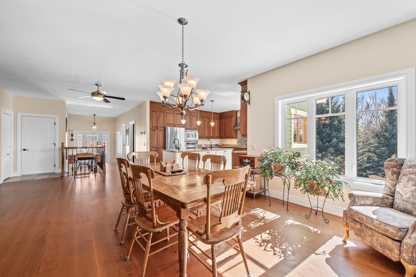 Dining room - 113 Mtée Des Samares, Sainte-Agathe-Des-Monts, QC - Indoor
