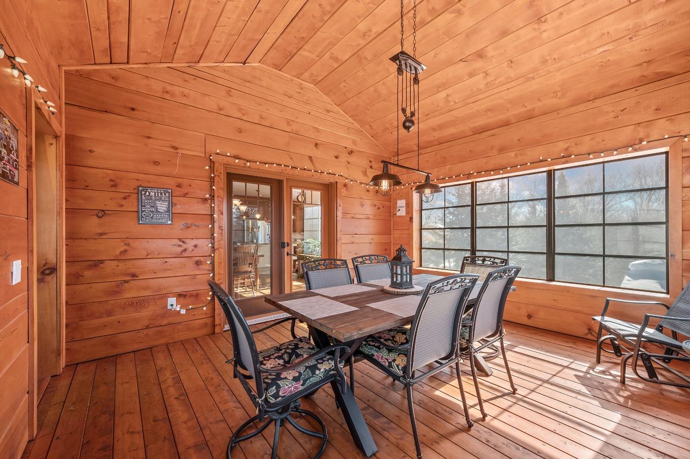 Solarium/Sunroom - 113 Mtée Des Samares, Sainte-Agathe-Des-Monts, QC - Indoor Photo Showing Dining Room