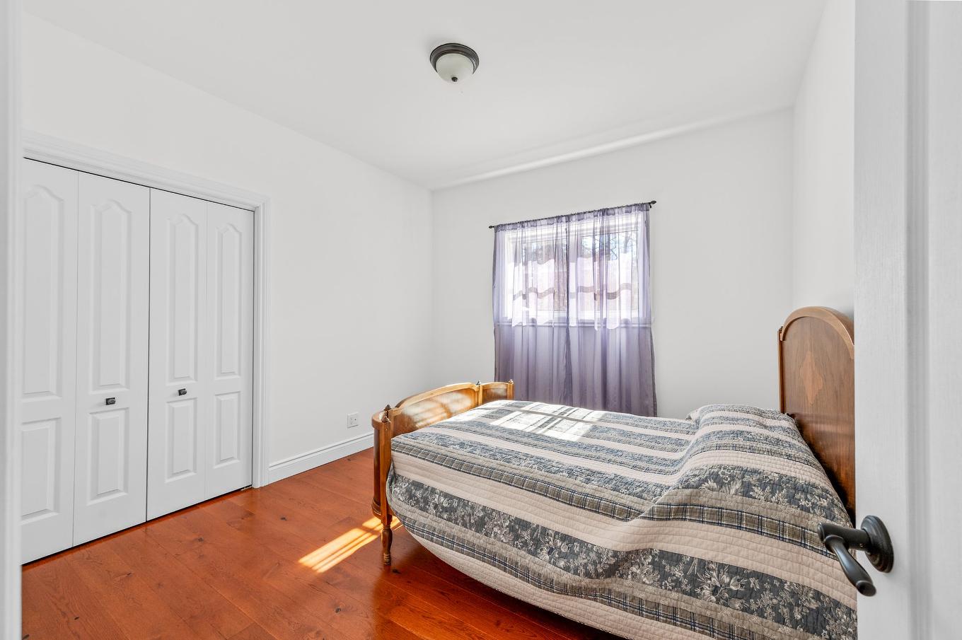Bedroom - 113 Mtée Des Samares, Sainte-Agathe-Des-Monts, QC - Indoor Photo Showing Bedroom