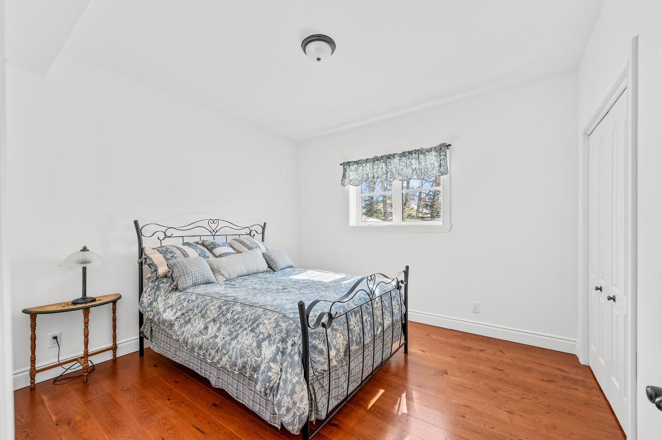 Bedroom - 113 Mtée Des Samares, Sainte-Agathe-Des-Monts, QC - Indoor Photo Showing Bedroom
