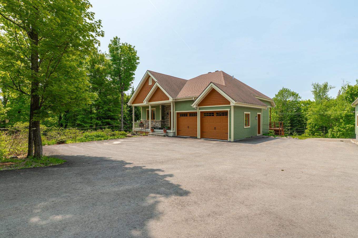 Parking - 113 Mtée Des Samares, Sainte-Agathe-Des-Monts, QC - Outdoor