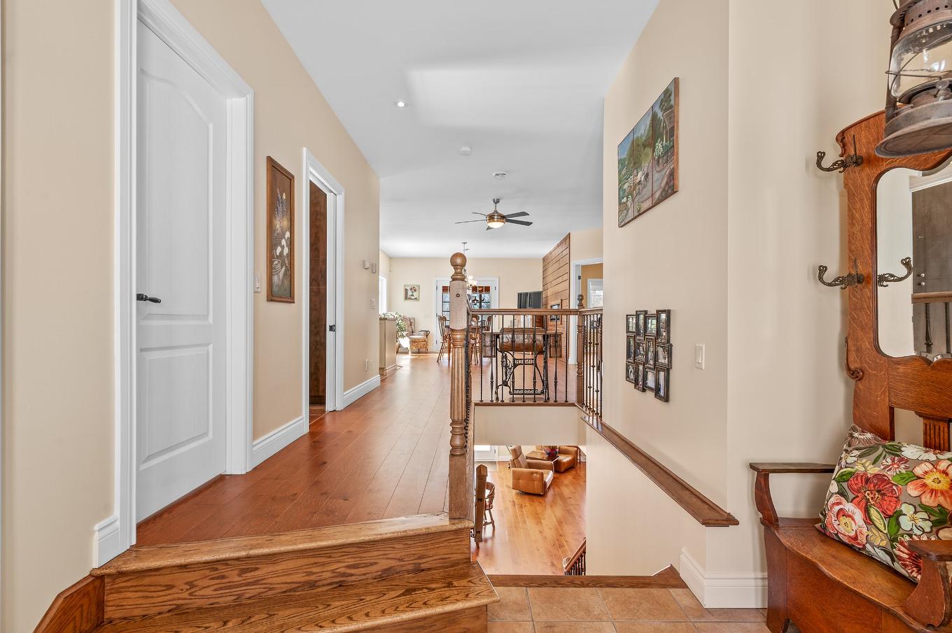 Hall - 113 Mtée Des Samares, Sainte-Agathe-Des-Monts, QC - Indoor Photo Showing Other Room