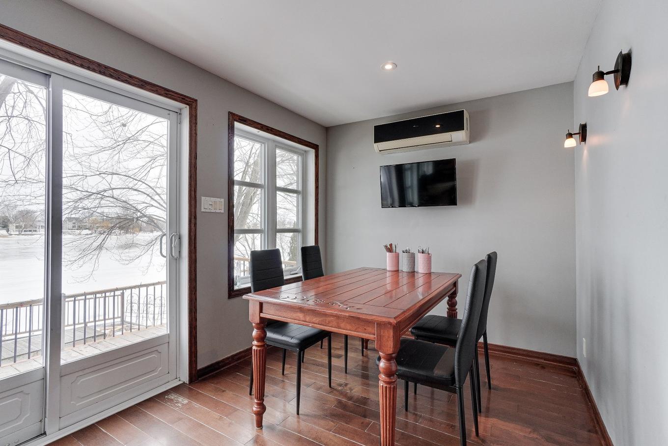 Dining room - 11 Rue Île-Mathieu, Laval (Saint-François), QC - Indoor Photo Showing Dining Room
