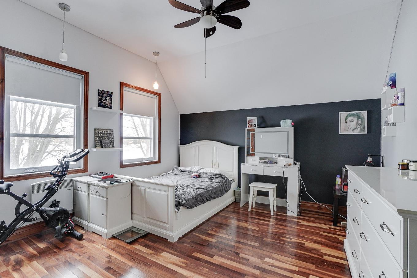 Bedroom - 11 Rue Île-Mathieu, Laval (Saint-François), QC - Indoor Photo Showing Bedroom