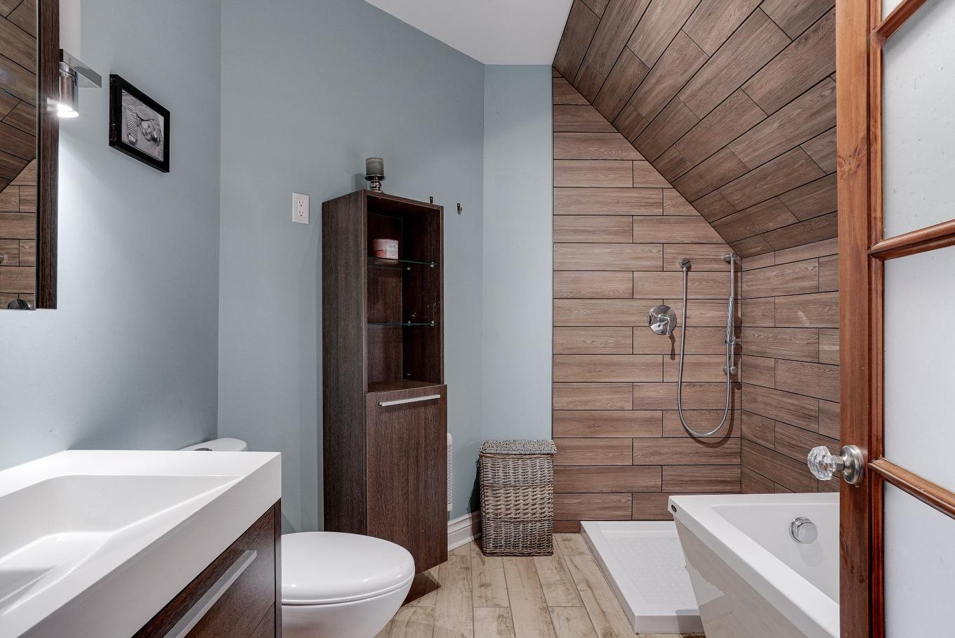 Bathroom - 11 Rue Île-Mathieu, Laval (Saint-François), QC - Indoor Photo Showing Bathroom