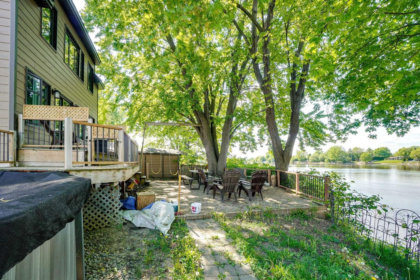 Backyard - 11 Rue Île-Mathieu, Laval (Saint-François), QC - Outdoor