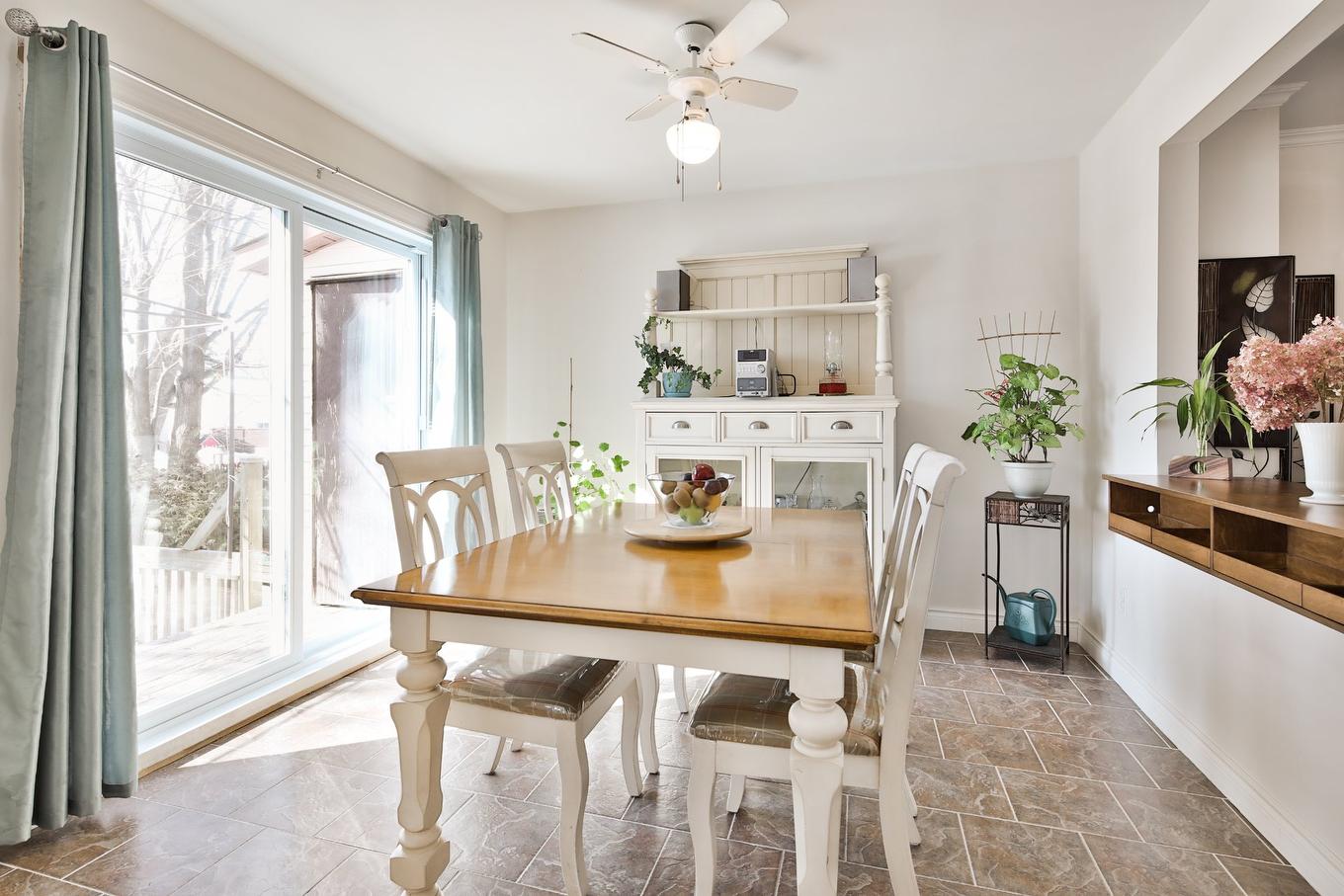 Dining room - 856 Rue Bernard-Pilon, Mcmasterville, QC - Indoor Photo Showing Dining Room