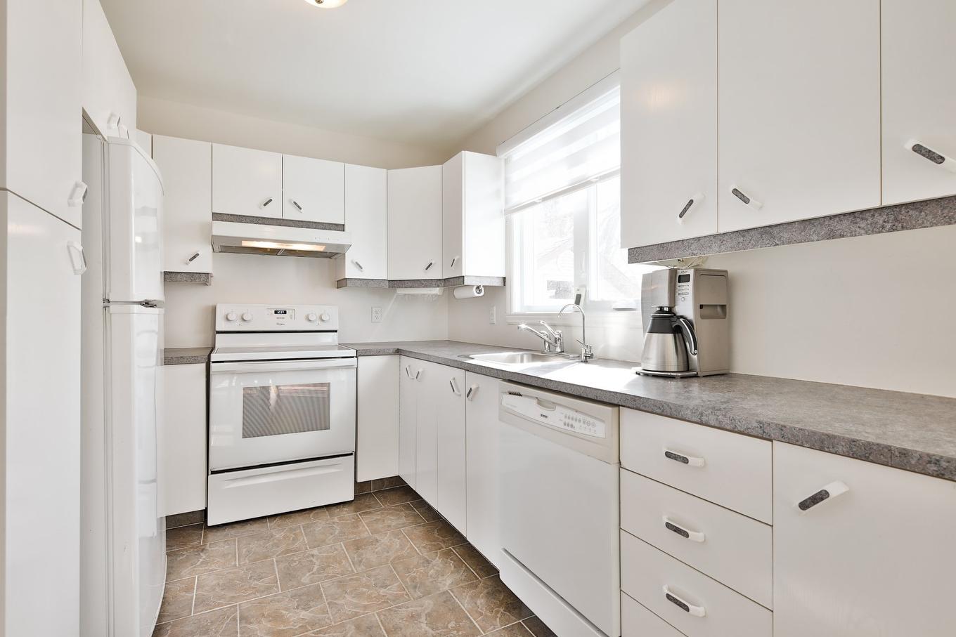 Kitchen - 856 Rue Bernard-Pilon, Mcmasterville, QC - Indoor Photo Showing Kitchen
