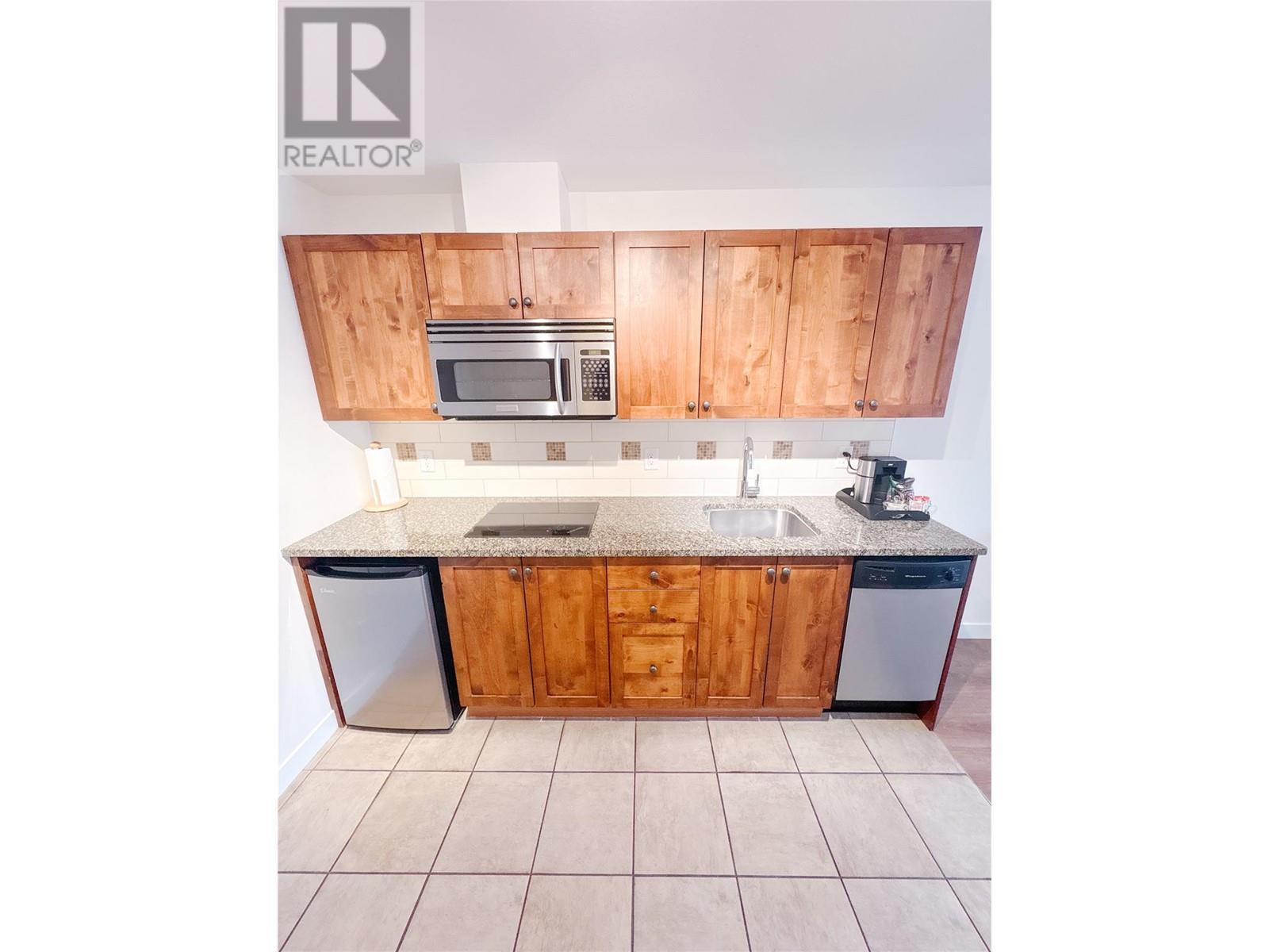 4200 Lakeshore Drive Unit# 238, Osoyoos, BC - Indoor Photo Showing Kitchen