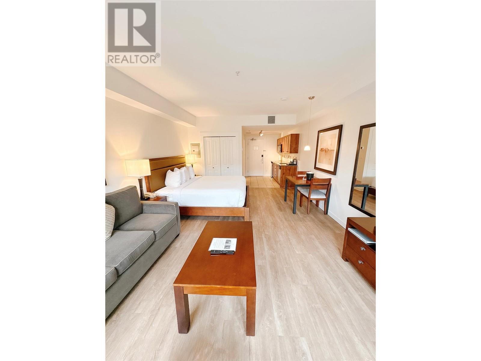 4200 Lakeshore Drive Unit# 238, Osoyoos, BC - Indoor Photo Showing Living Room