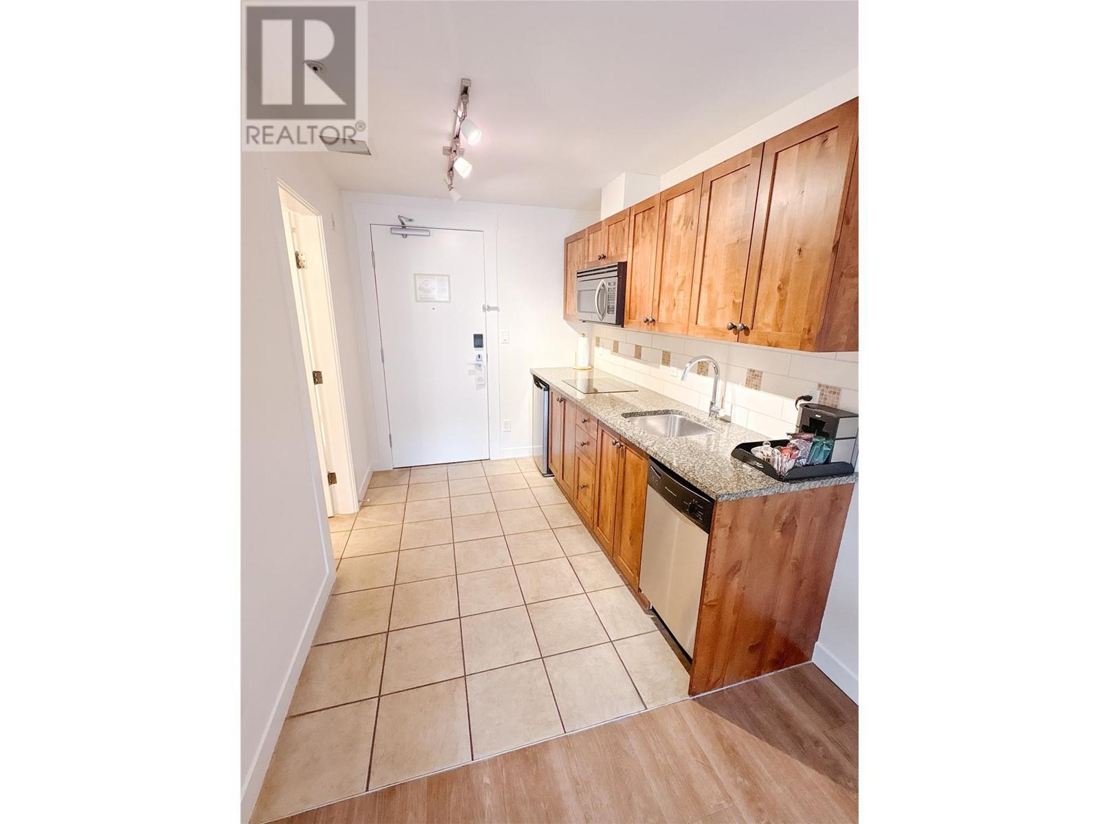 4200 Lakeshore Drive Unit# 238, Osoyoos, BC - Indoor Photo Showing Kitchen