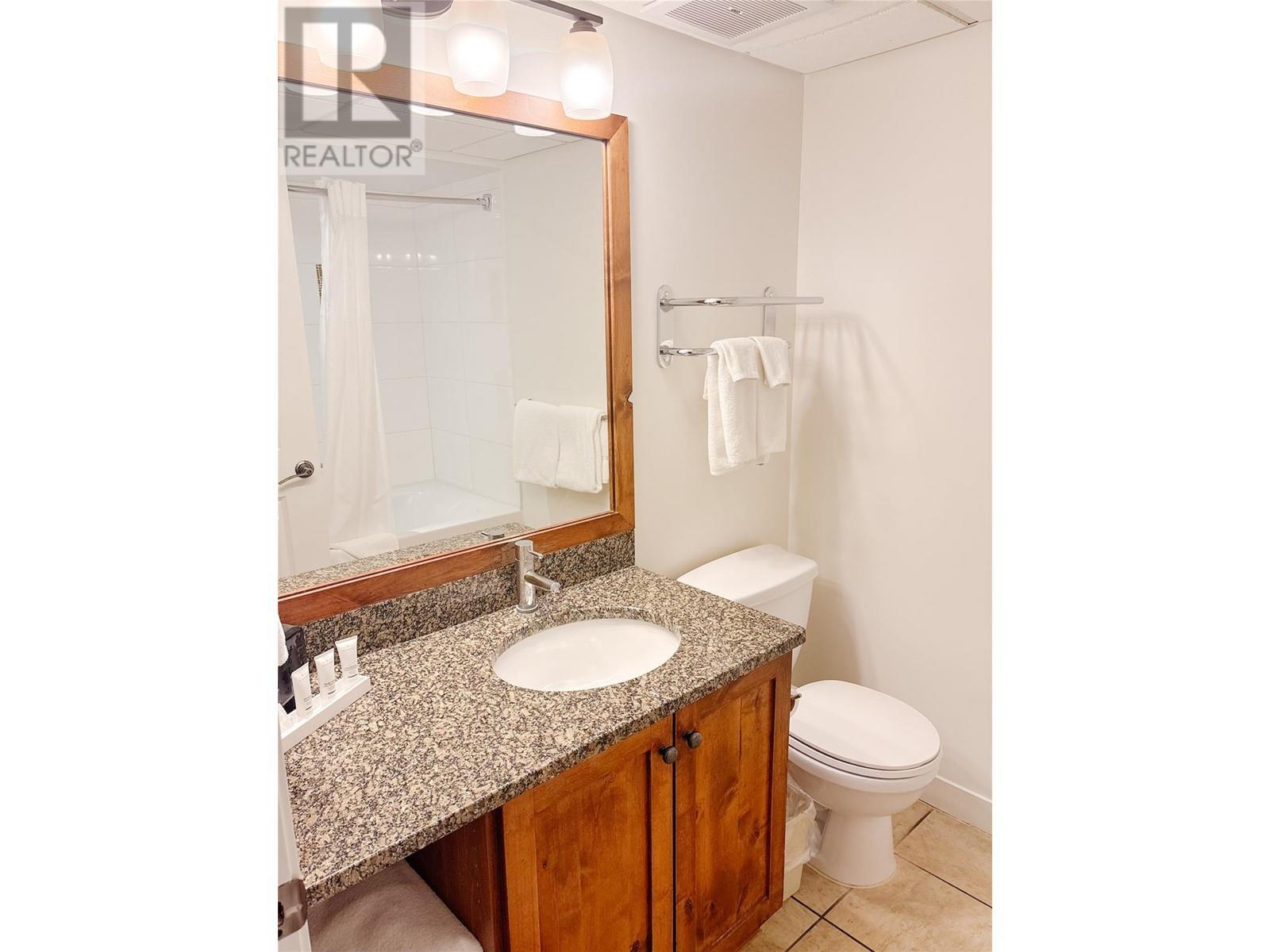 4200 Lakeshore Drive Unit# 238, Osoyoos, BC - Indoor Photo Showing Bathroom