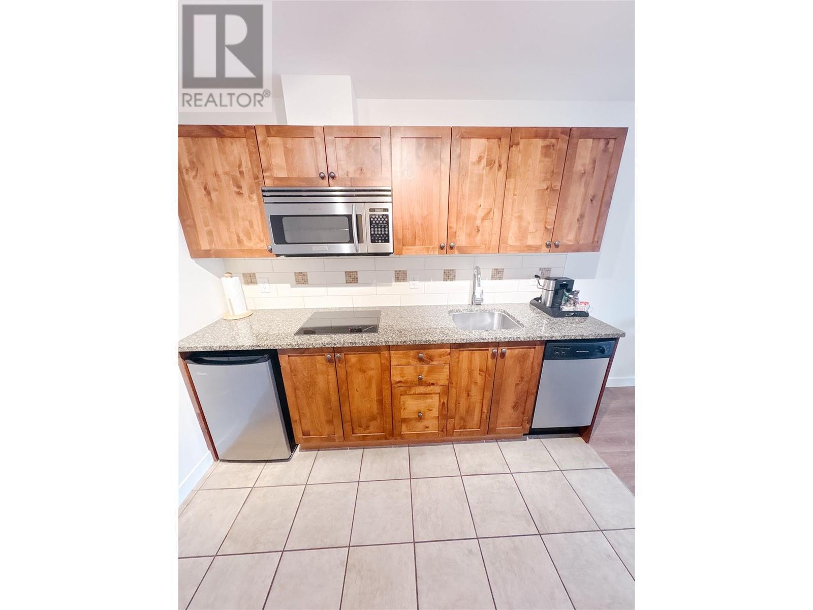 4200 Lakeshore Drive Unit# 238, Osoyoos, BC - Indoor Photo Showing Kitchen